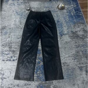 Wilfred free faux leather size 00 in excellent condition. See attached pictures.
